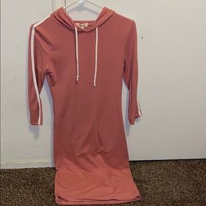 Hearts & Hips women’s fitting dress